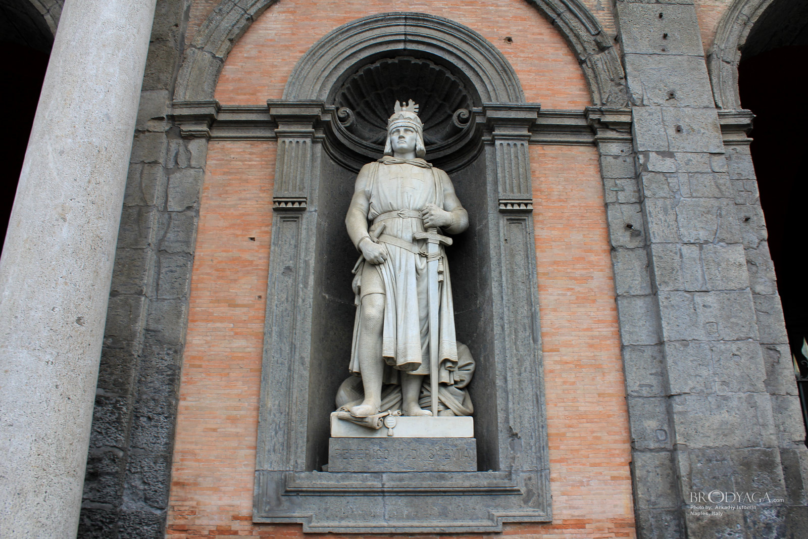 Federico II di Svevia, Palazzo Reale, Naples